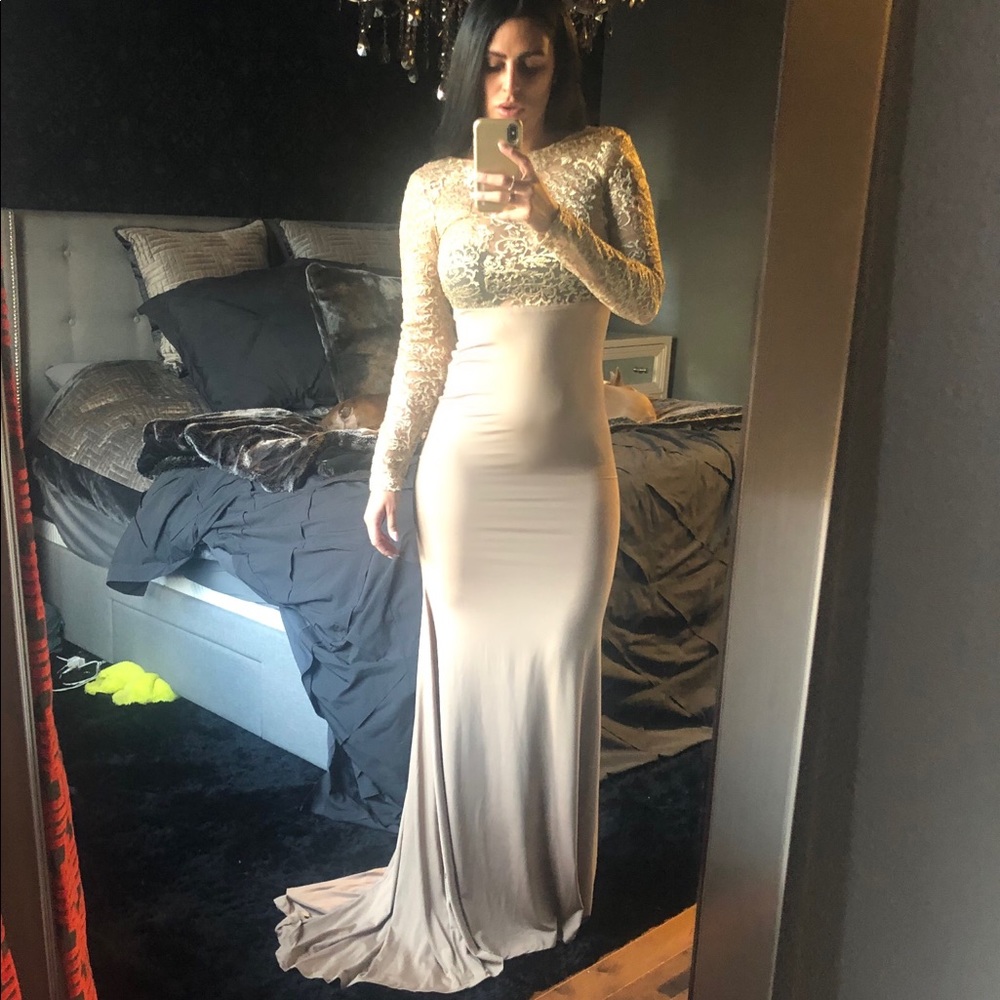 ✨GORGEOUS maxi mermaid dress✨NEVER WORN